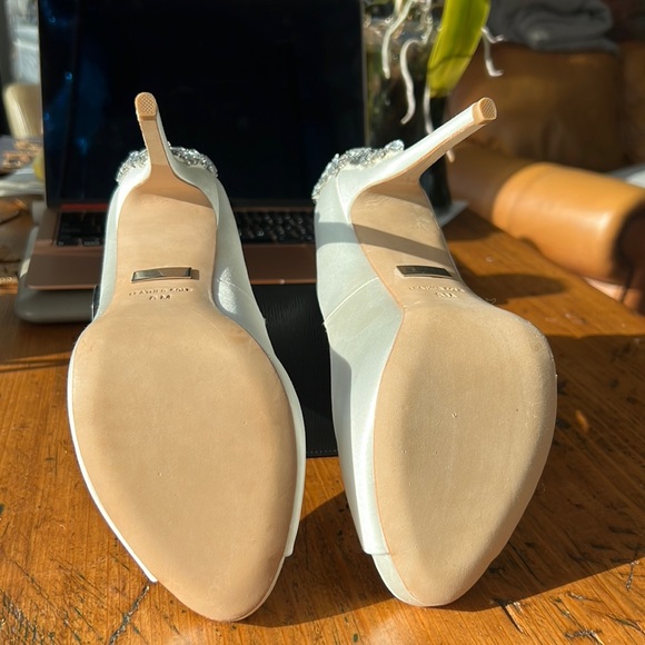 KIARA EMBELLISHED PEEP-TOE PUMP WHITE - Picture 11 of 17